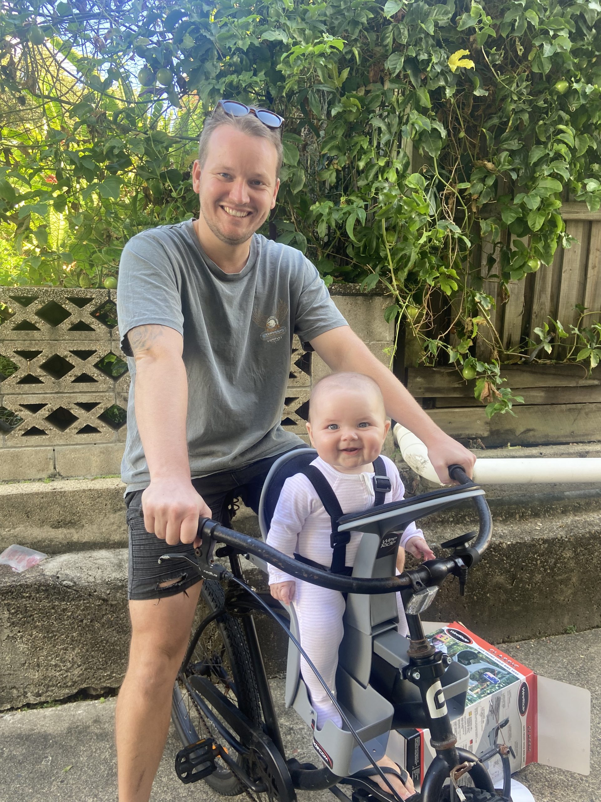 Cruiser extended brackets man on bike towing a child